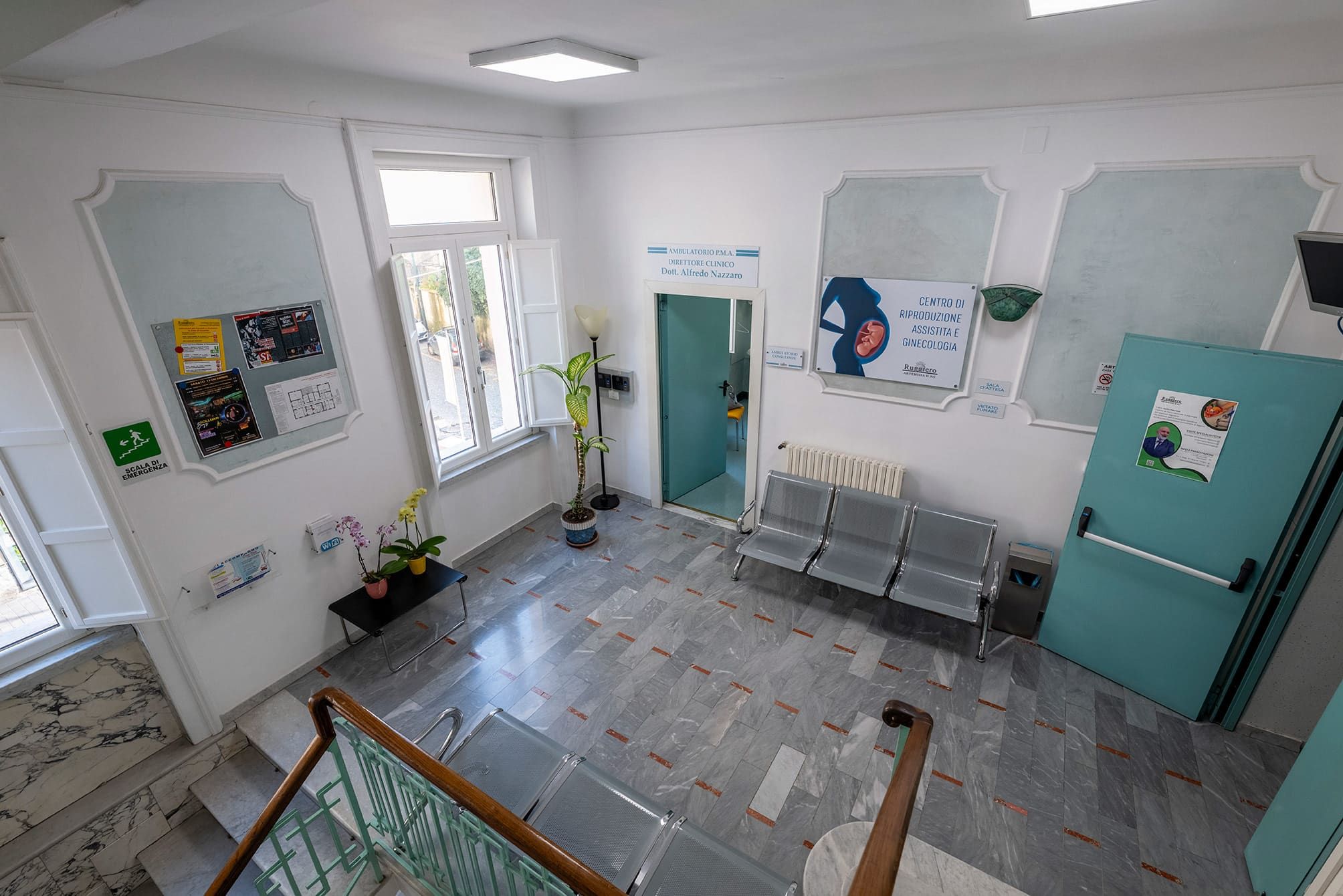Sala attesa secondo piano Clinica Ruggiero